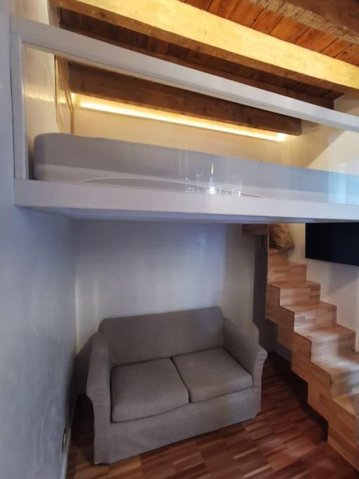 Metro Stop, Prada & Design Apartamento